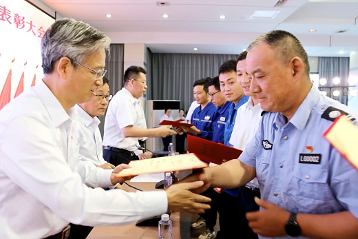 慶祝建黨104周年    集團(tuán)公司表彰“兩優(yōu)一先”