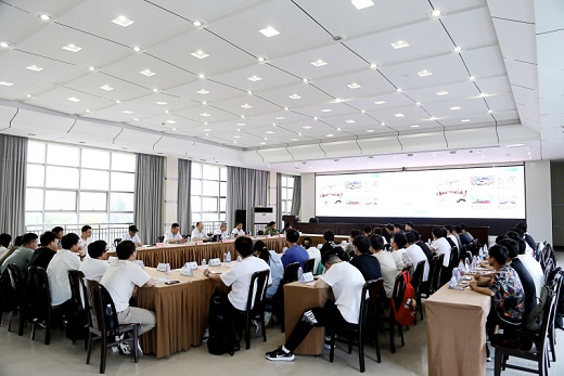 集團(tuán)公司領(lǐng)導(dǎo)與新入職高校畢業(yè)生共話成長