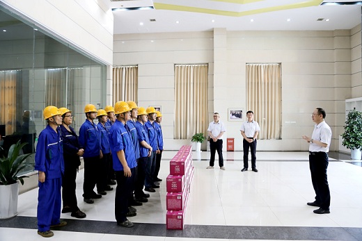 集團(tuán)公司開展高溫慰問送清涼活動(dòng)