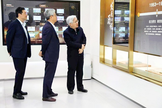 汪華率隊與中國十五冶會談